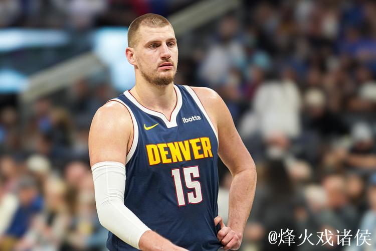 约基奇前三节高效表现:25分9篮板8助攻外加2抢断2封盖 约基奇前三节高效表现:25分9篮板8助攻外加2抢断2封盖