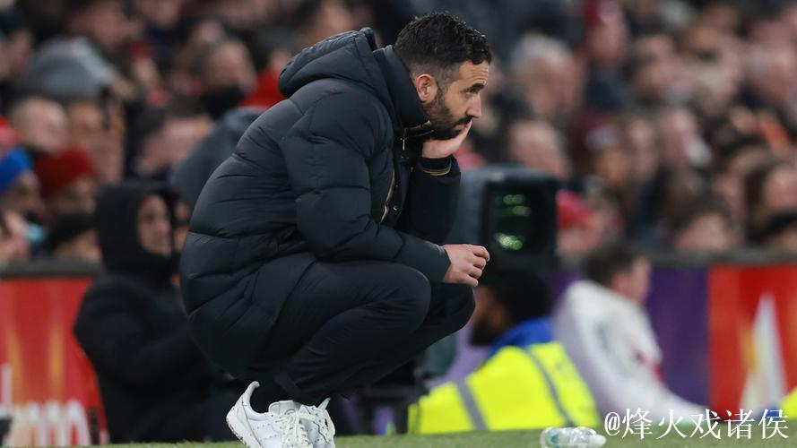 詹俊:阿莫林尝试变阵442风险过高,本场效果不佳 詹俊:阿莫林尝试变阵442风险过高,本场效果不佳