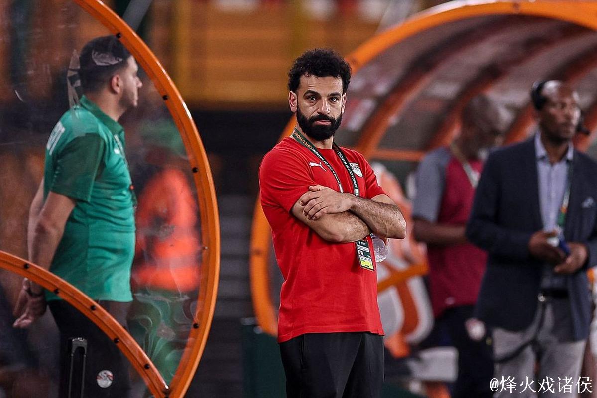 利物浦暂息风波!34岁稳健核心出面 萨拉赫全力备战非洲杯 利物浦暂息风波!34岁稳健核心出面 萨拉赫全力备战非洲杯